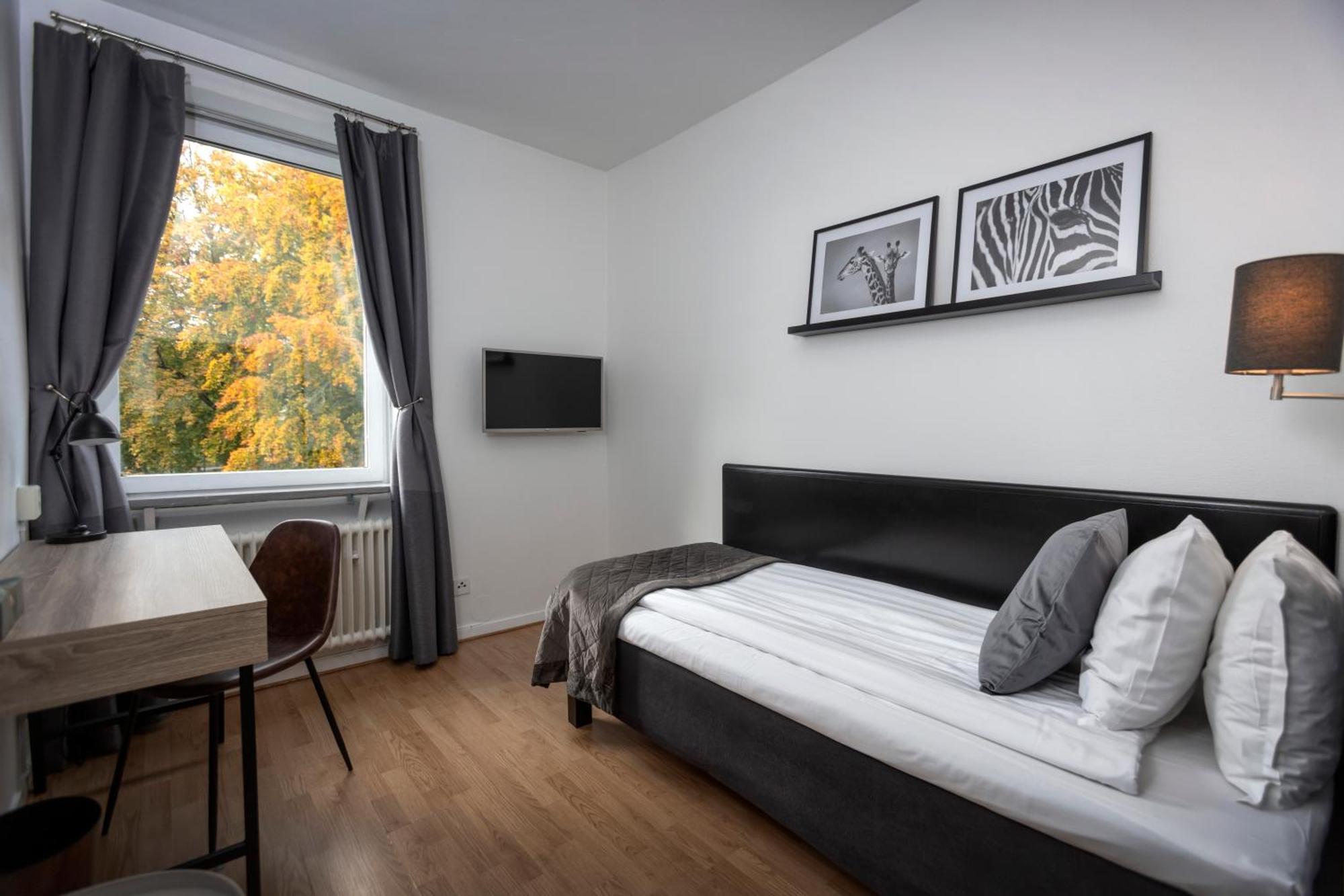 Hotel Hotell Skoevde